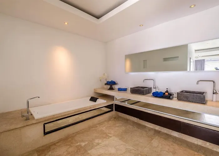 Villa Aqua
